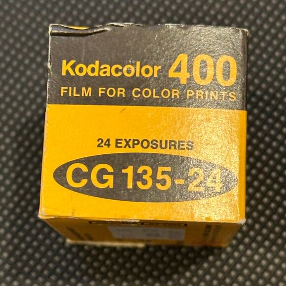 Expired Kodak 400 ASA 35mm color film - 24 exposure - Picture 1 of 4